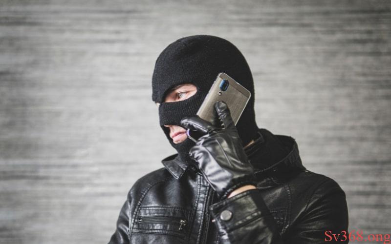 Nằm mơ thấy kẻ bắt cóc không nhìn rõ mặt là dấu hiệu về sự lo sợ hoặc bất an chưa rõ nguyên nhân